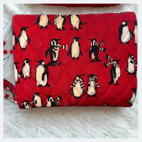 Vera Bradley Playful Penguins Red Pattern Your Turn Smartphone Wallet Wristlet - Picture 3 of 15